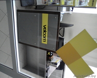 Продаю 4 витрины, рабочий стол и тумбочку очень б/у. См. фото.  - Изображение #1, Объявление #129118