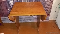 Продам кухонный стол. Хорошее состояние. Массив. Крепкий. Удобный для искользова - Изображение #1, Объявление #1538825
