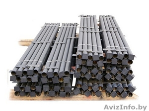 Столбы с крючками или планками для заборов.