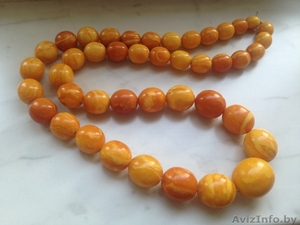 Куплю янтарь,  старые янтарные бусы,  изделия из янтаря. Дорого.