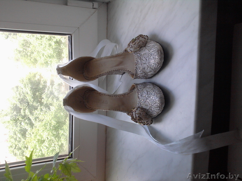 босоножки белые, 38 р., на танкетке, порчевые,с лентами - Изображение #2, Объявление #289728