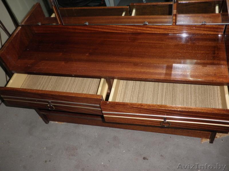 Трельяж с зеркалами, с выдвижными ящиками и вместительной полкой. - Изображение #2, Объявление #1189465