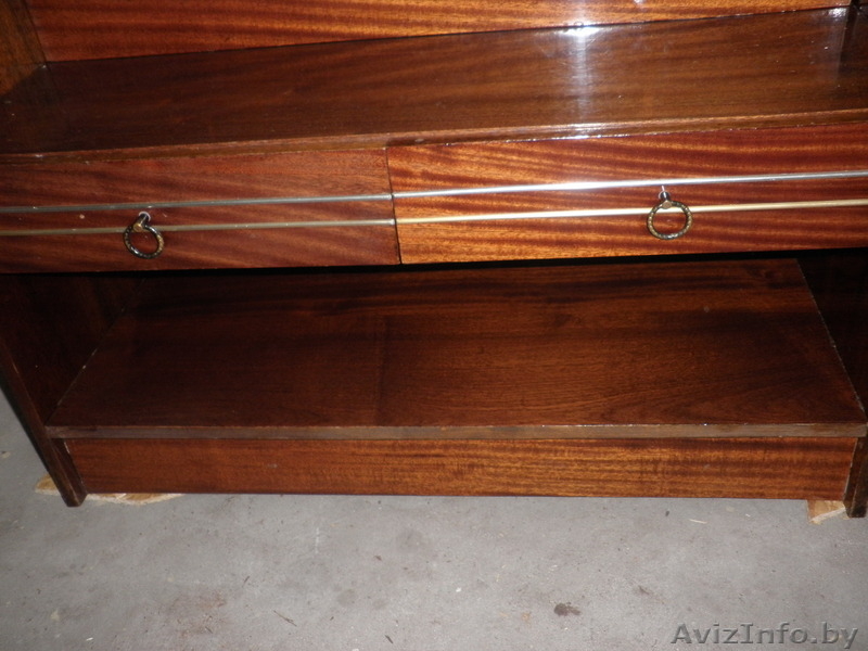 Трельяж с зеркалами, с выдвижными ящиками и вместительной полкой. - Изображение #3, Объявление #1189465