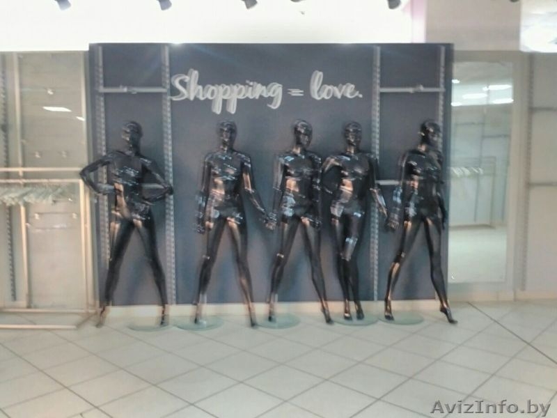 продам (уступлю договор аренды) готовый  оборудованный магазин одежды - Изображение #1, Объявление #1447326